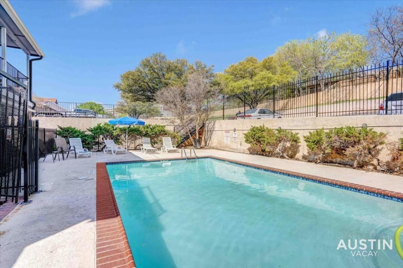 Cool Down On Riverside Free Parking And Shared Pool Austin Extérieur photo